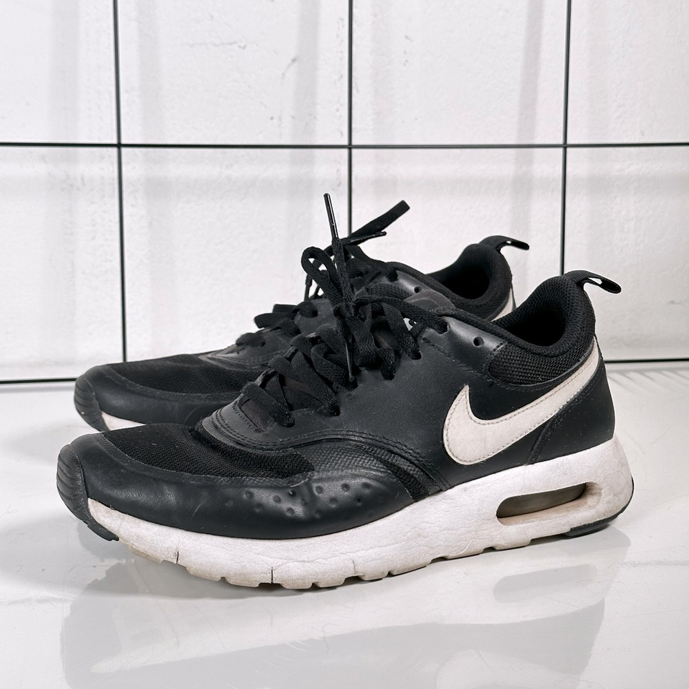 NIKE shoes size 6Y